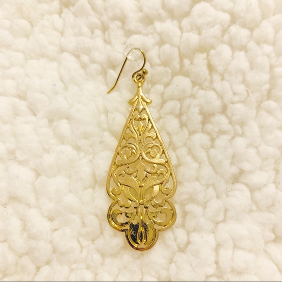 Gold tone damask drop earrings - Picture 7 of 8